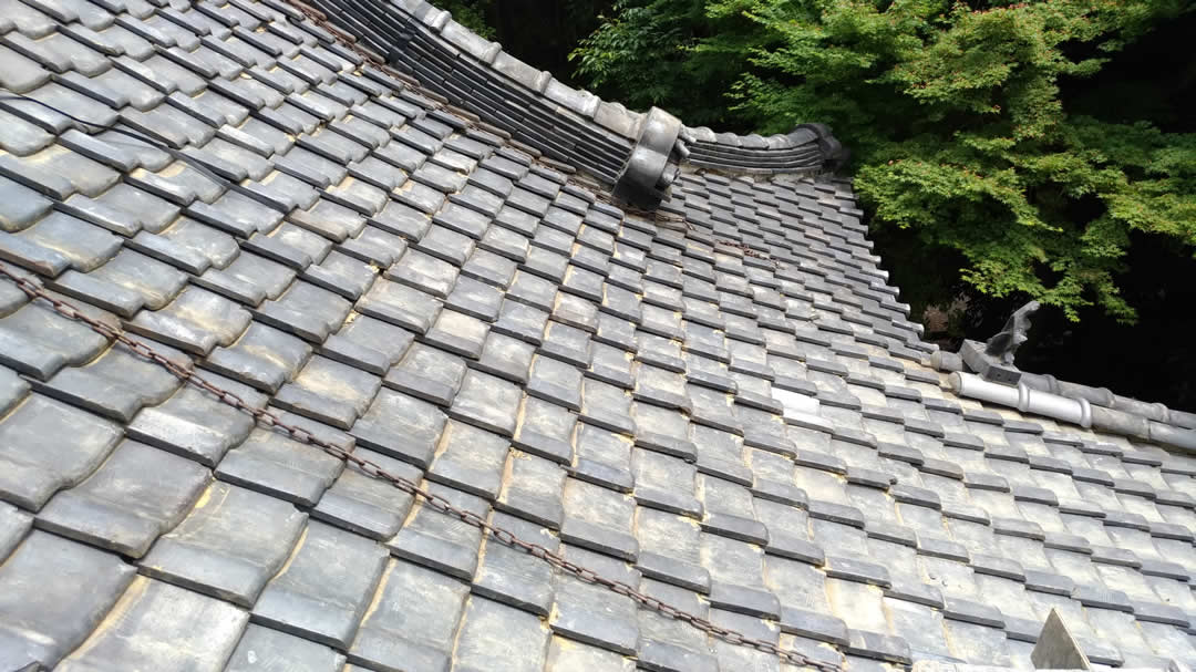 修理後の土葺き瓦の屋根の画像
