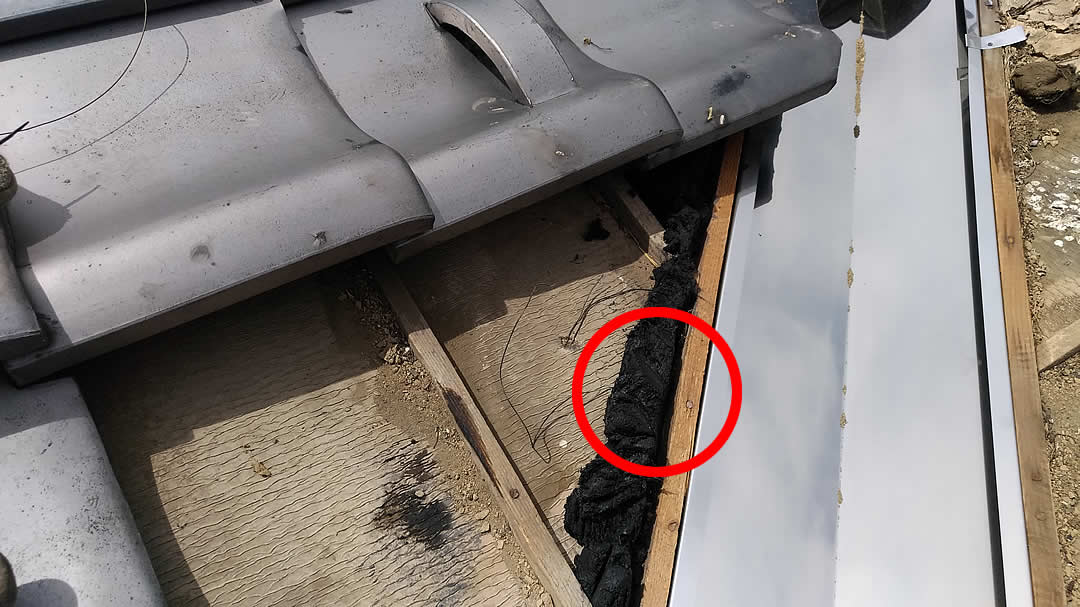 瓦屋根へのスズメの侵入の防止の画像