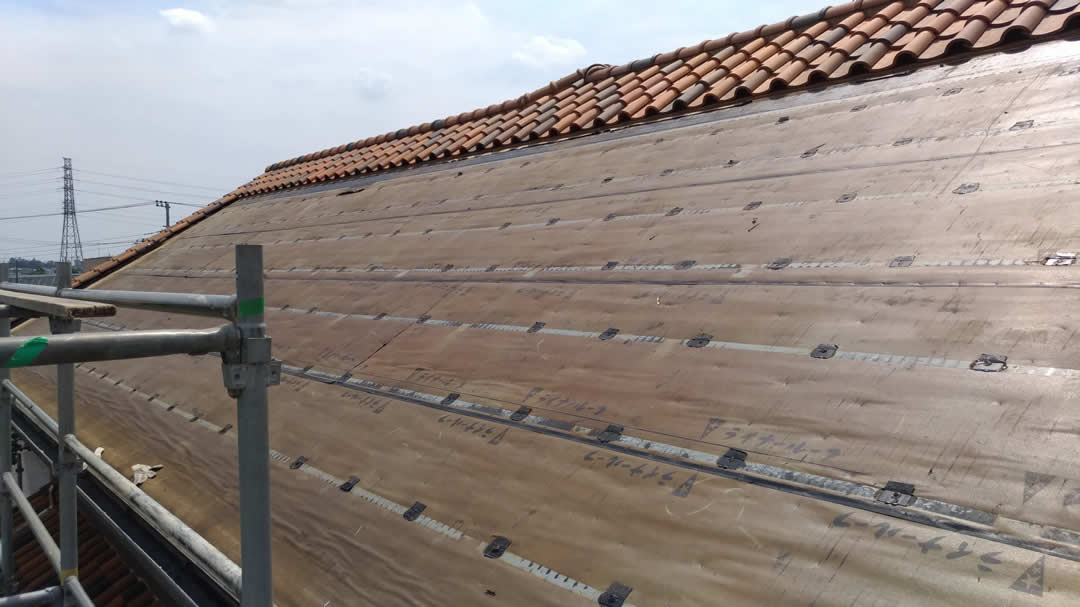 太陽光発電撤去後の屋根の画像